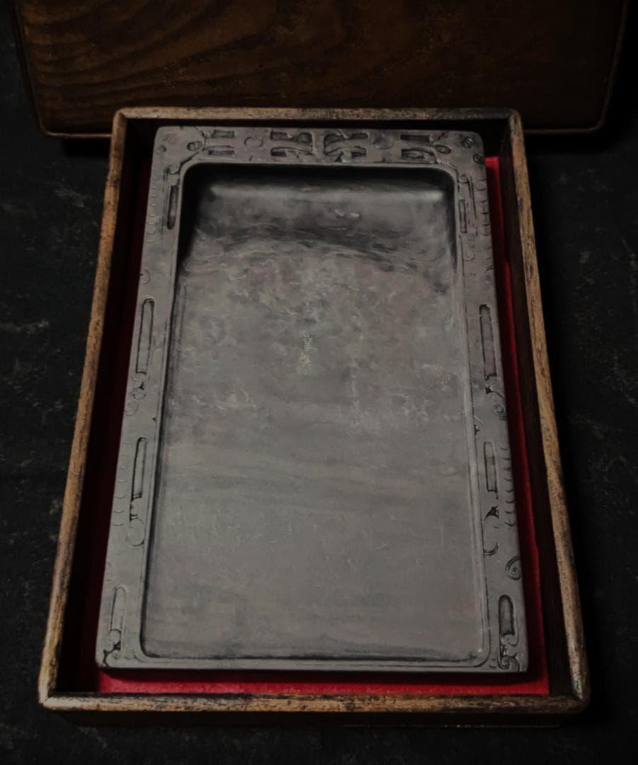■端渓硯■饕餮文彫琢の長方硯■玳瑁班・青花・金線■約8吋■古い合木箱