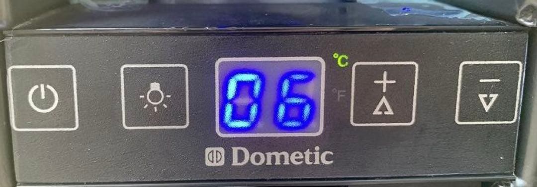 Dometic ワインセラー ST7 （右開き）スリムタワー ワインキャビネット