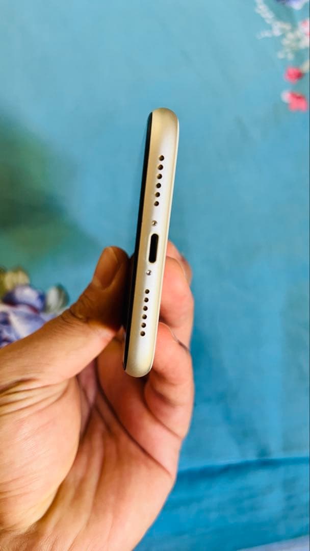 Apple iPhone 11 ホワイト 本体SIMロックなし