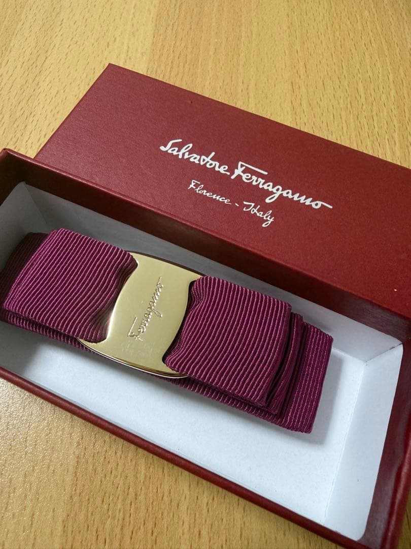 フェラガモ バレッタ ピンク