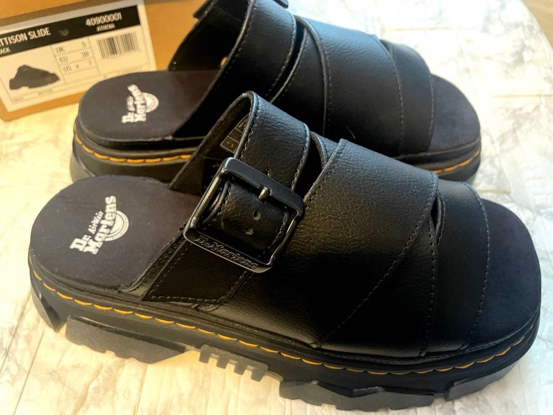 Dr. Martens MATTISON スライドサンダル