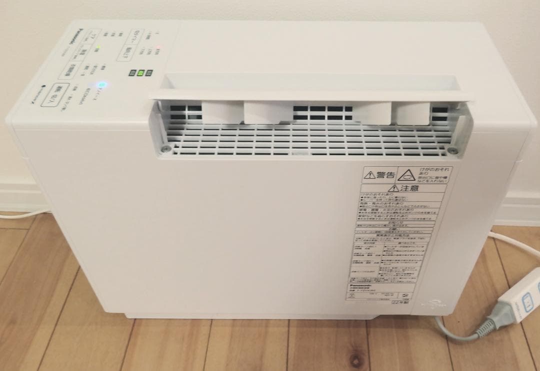 Panasonic ナノイーX 衣類乾燥 除湿機 F-YZVXJ60-W