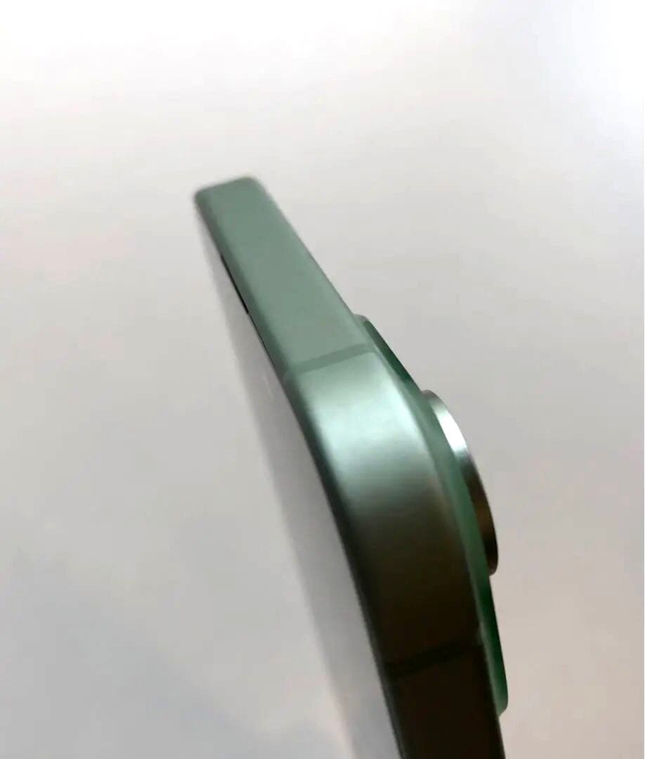 【超美品】Apple iPhone 15 128GB ミッドナイトグリーン 本体