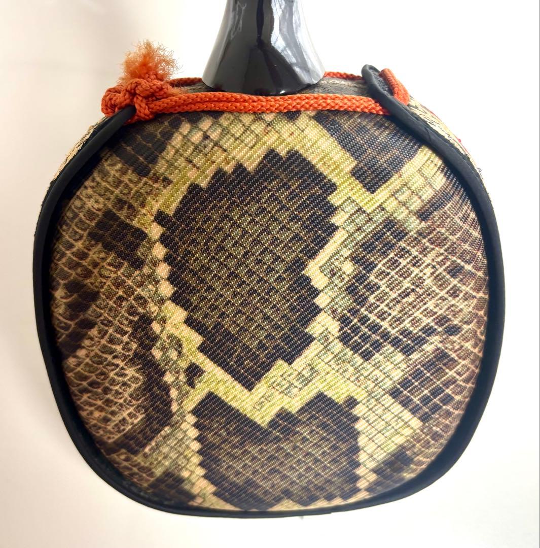 沖縄三線 人口皮 蝶のデザイン ハードケース付