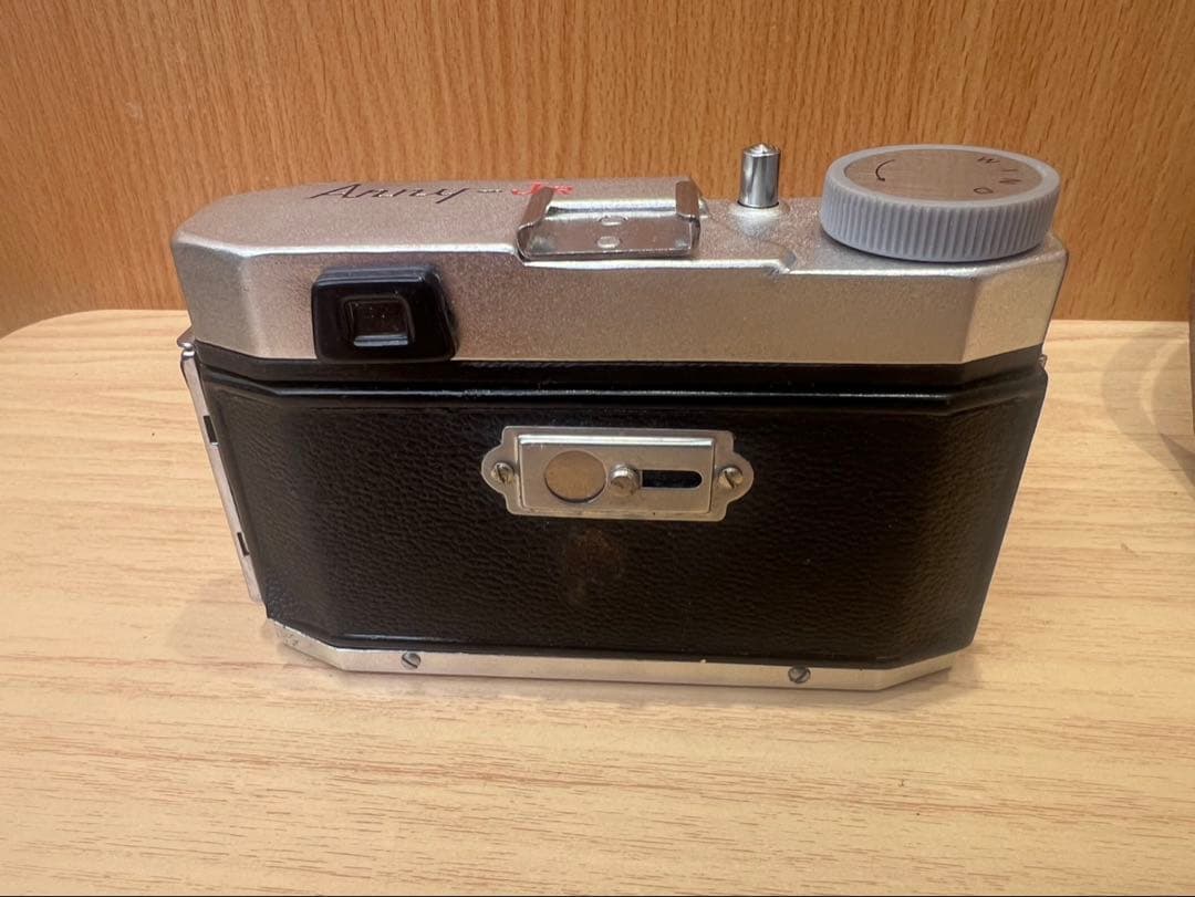 豊栄産業（HOEI INDUSTRIAL CO.）製のフィルムカメラ