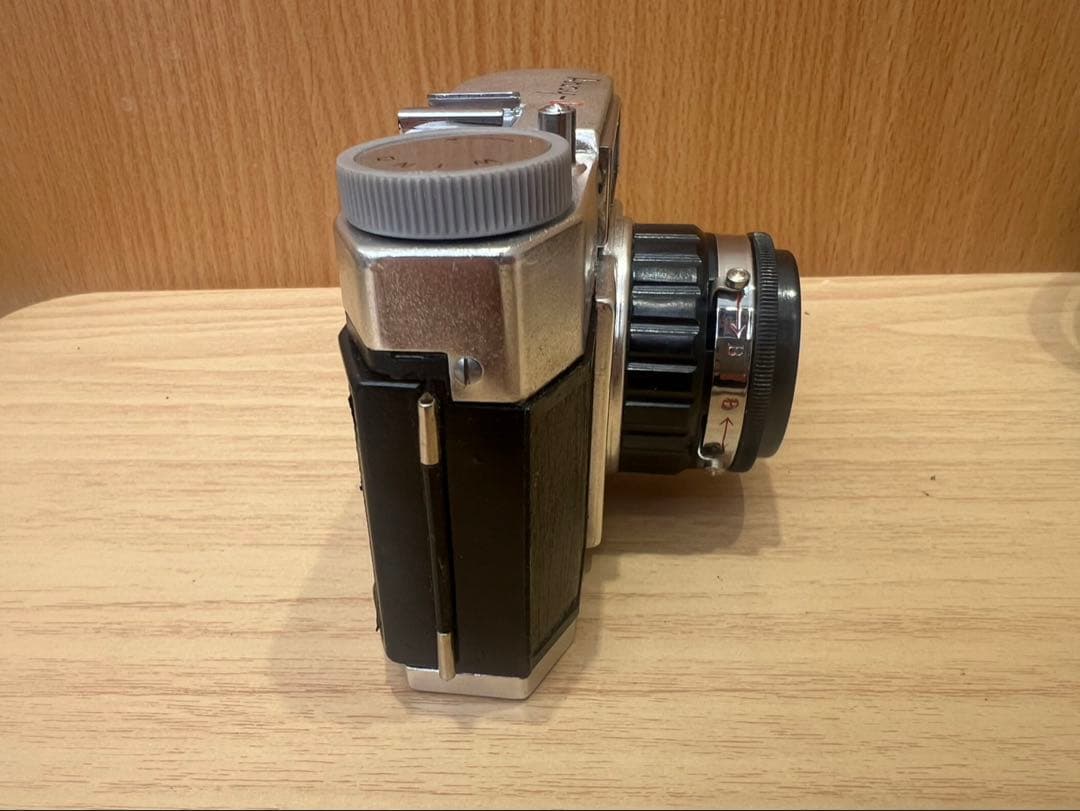 豊栄産業（HOEI INDUSTRIAL CO.）製のフィルムカメラ