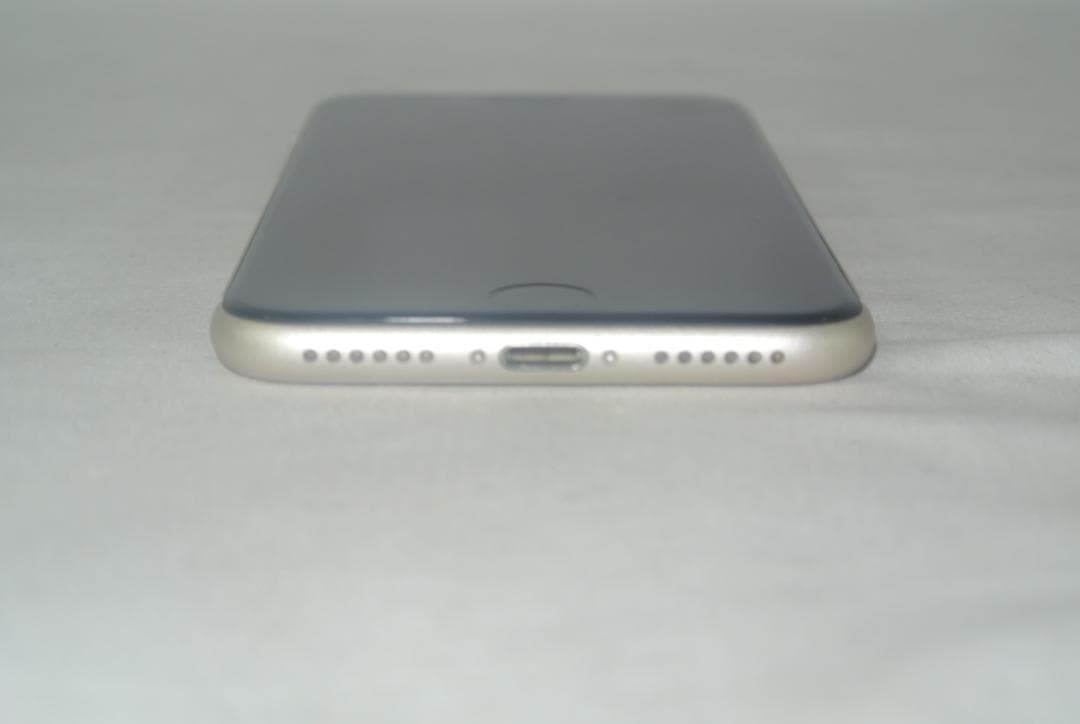 Apple iPhone SE（第3世代）64GB スターライトMMYD3J/A