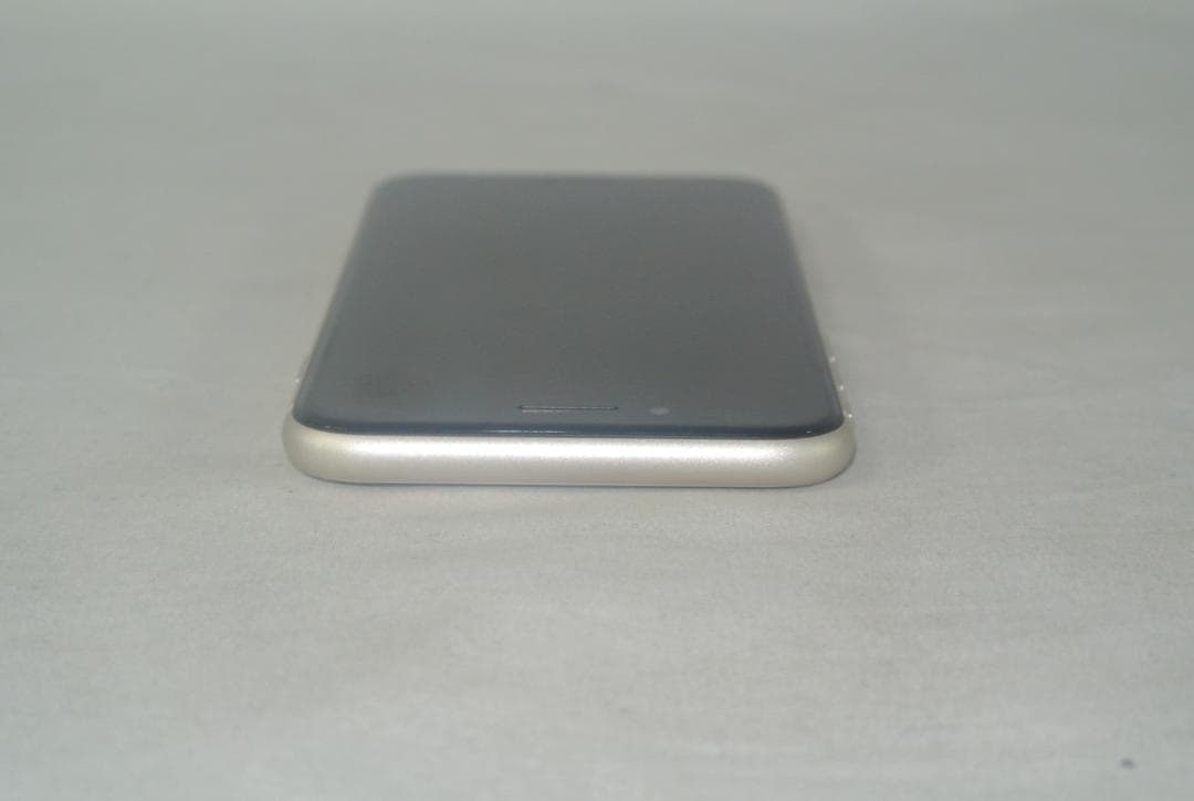 Apple iPhone SE（第3世代）64GB スターライトMMYD3J/A