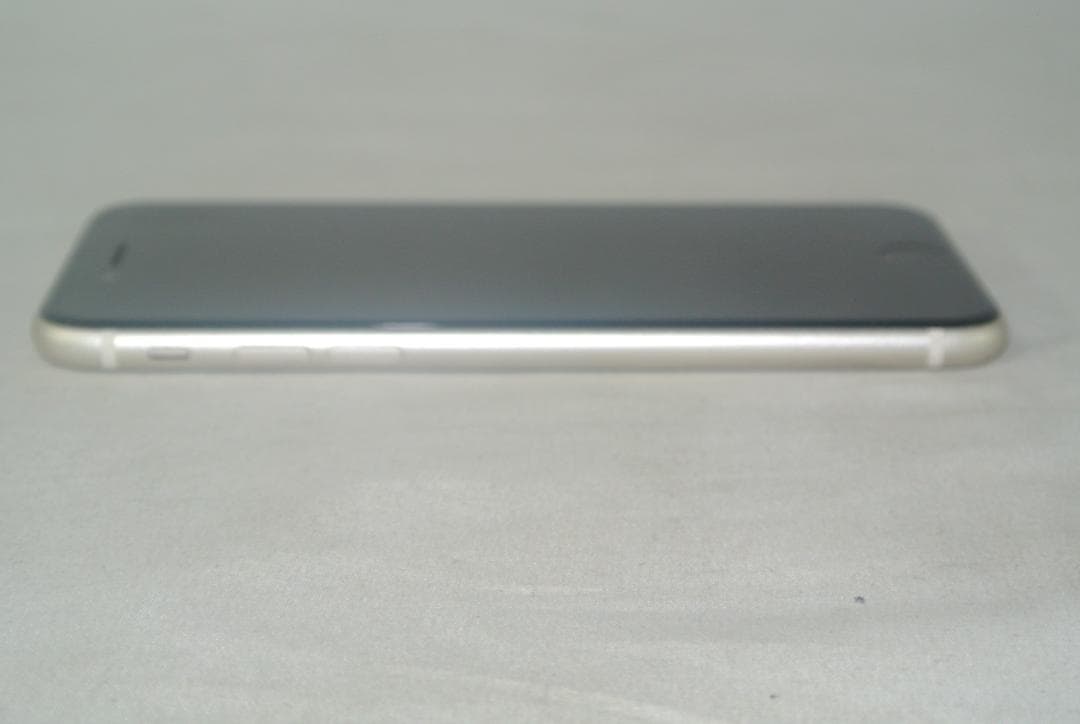 Apple iPhone SE（第3世代）64GB スターライトMMYD3J/A