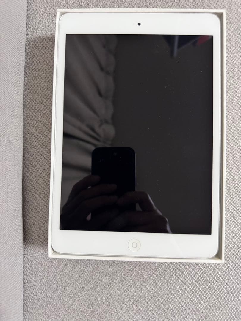 Apple iPad mini 2 64GB Wi-Fiモデル シルバー