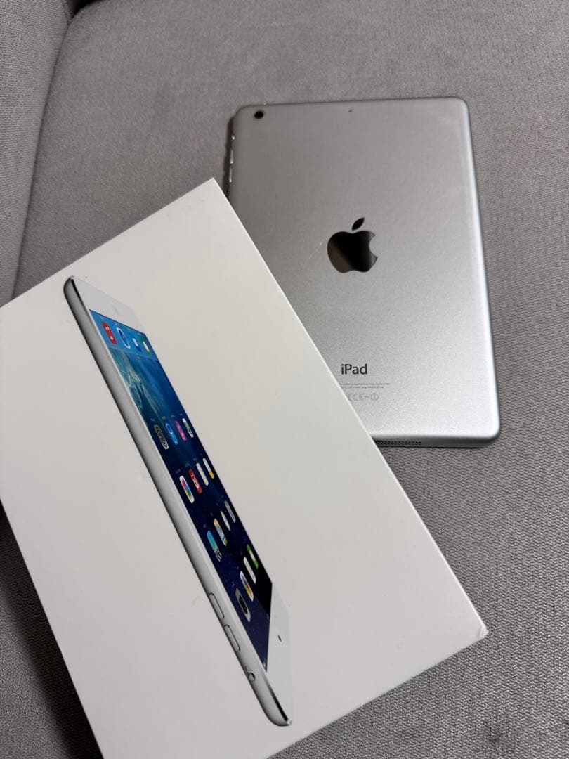 Apple iPad mini 2 64GB Wi-Fiモデル シルバー