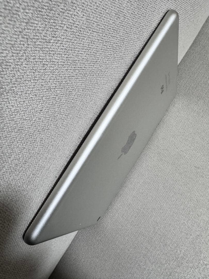 Apple iPad mini 2 64GB Wi-Fiモデル シルバー