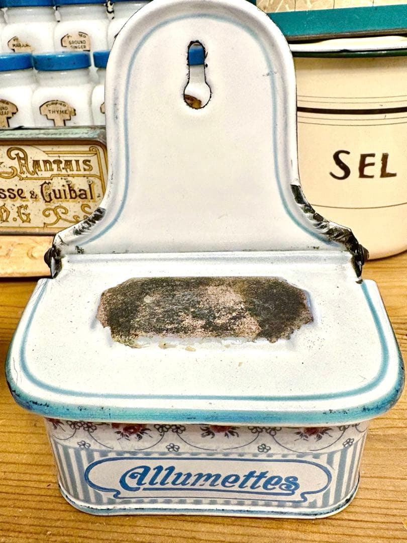 ◆大人気レア◆美品アンティークホーローBB社 アリュメット缶♡ローズガーランド