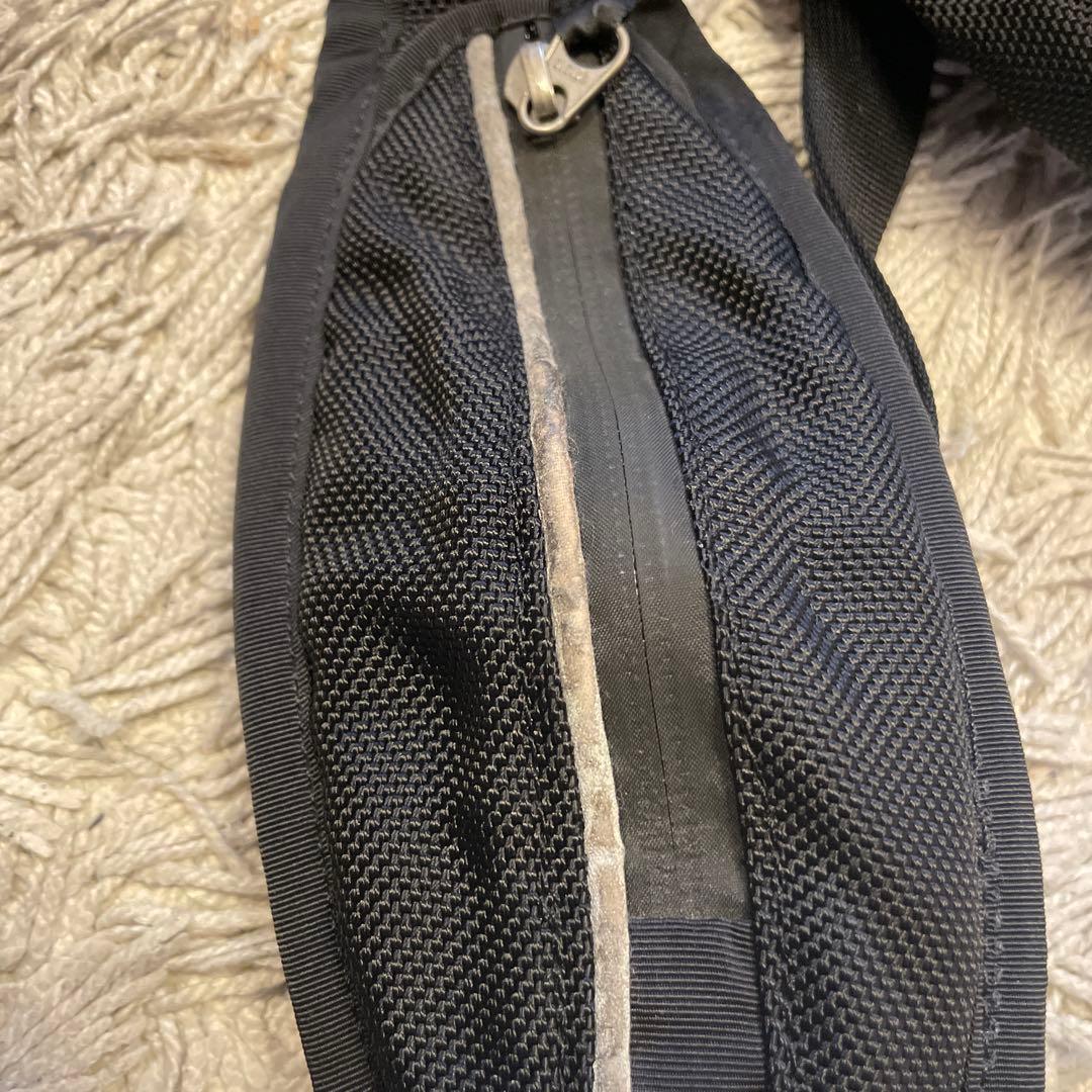 Patagonia アトムスリングブラック ショルダーバッグ