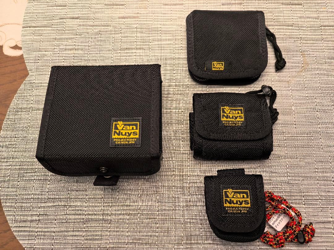 バンナイズ　多種サイズのイヤフォンケース　6点セット売り