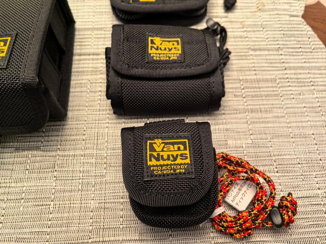 バンナイズ　多種サイズのイヤフォンケース　6点セット売り