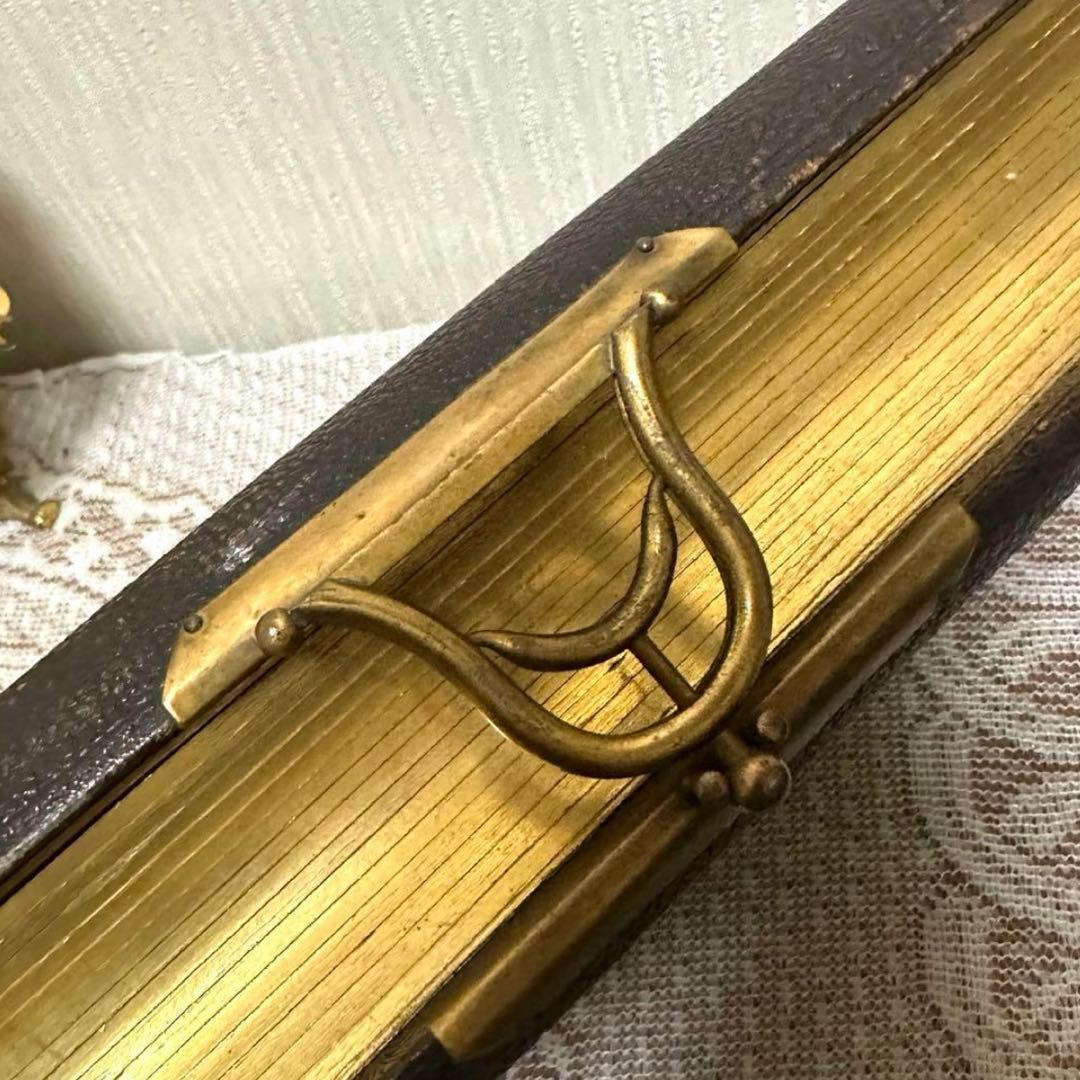 イギリスアンティーク　レザー張り　アルバム　留め具あり