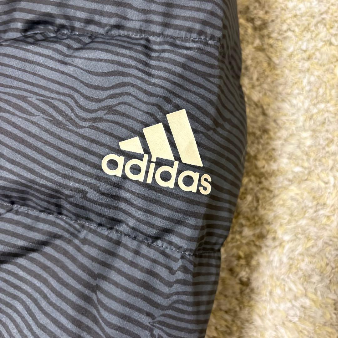 アディダス　adidas ダウンジャケット フード付き 2XO