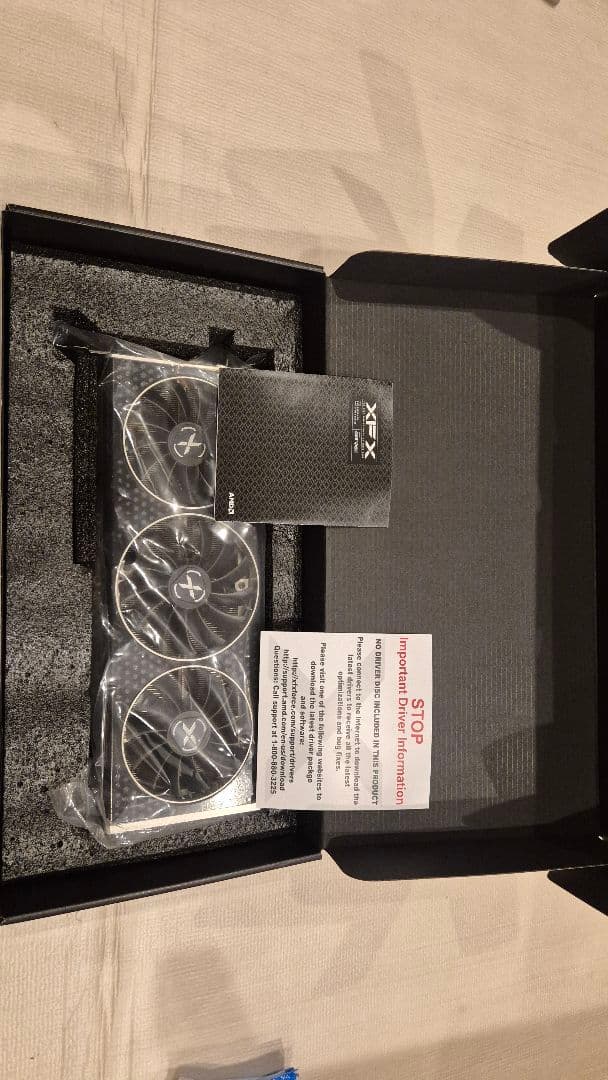 XFX AMD RADEON RX6700XT 中古