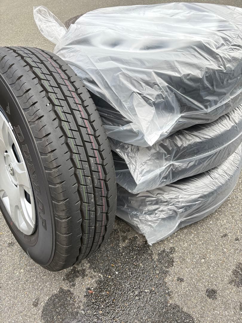 【新車外し】ハイエース　ダークプライムＳ　純正タイヤ＆ホイール４本セット