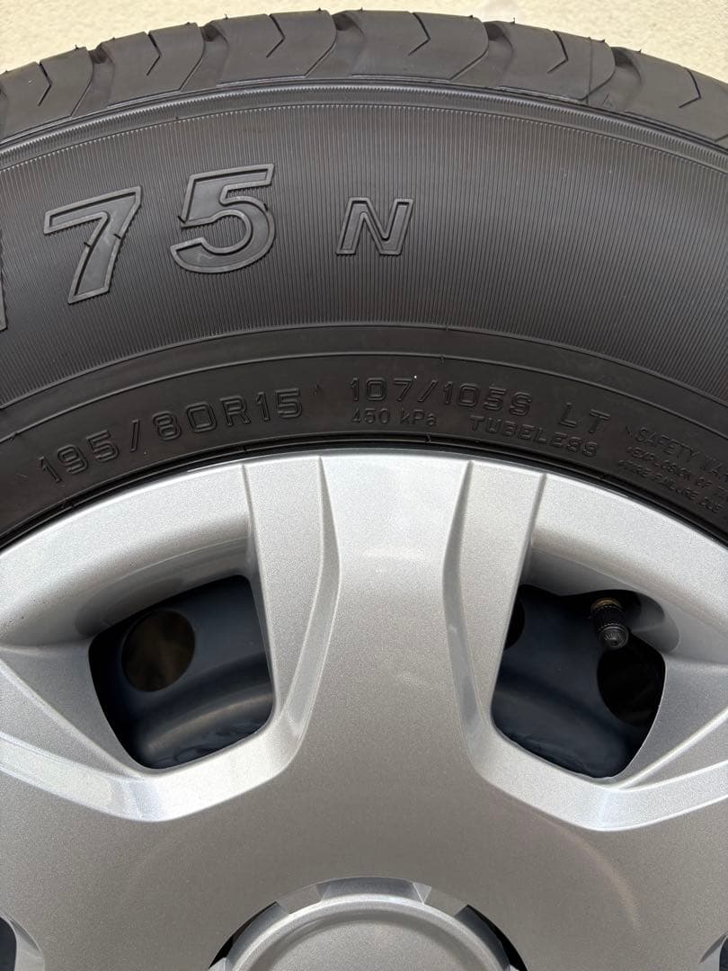 【新車外し】ハイエース　ダークプライムＳ　純正タイヤ＆ホイール４本セット