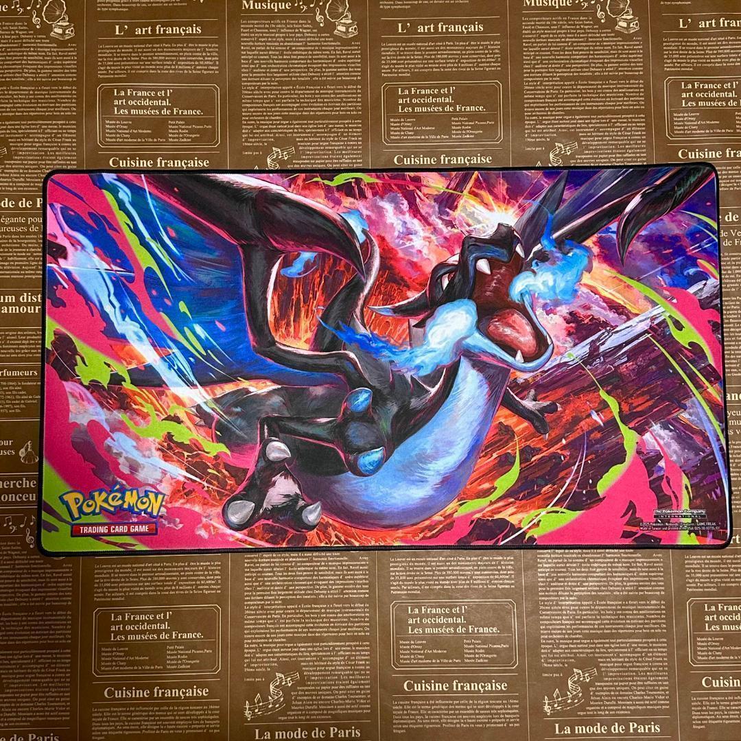 【海外限定】リザードン プレイマット UPC 2025 【筒状配送】