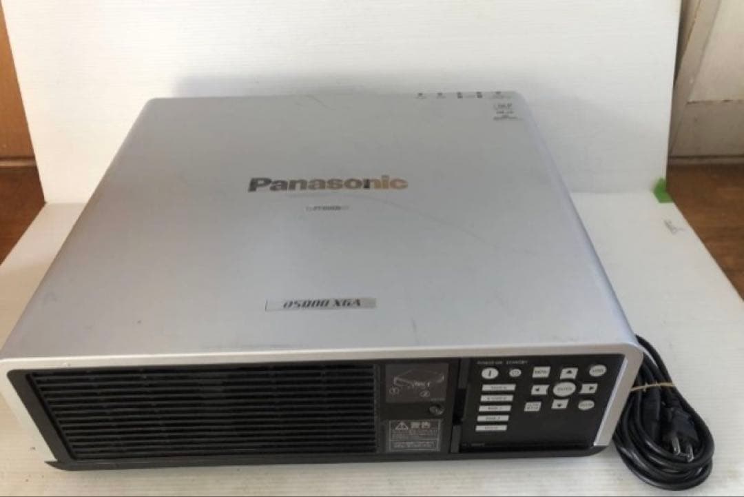PANASONIC PT-D5000LS 5000ルーメン　HDMI対応可能