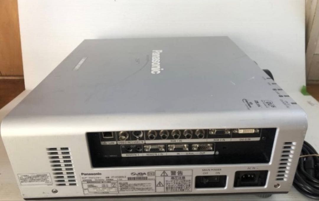 PANASONIC PT-D5000LS 5000ルーメン　HDMI対応可能