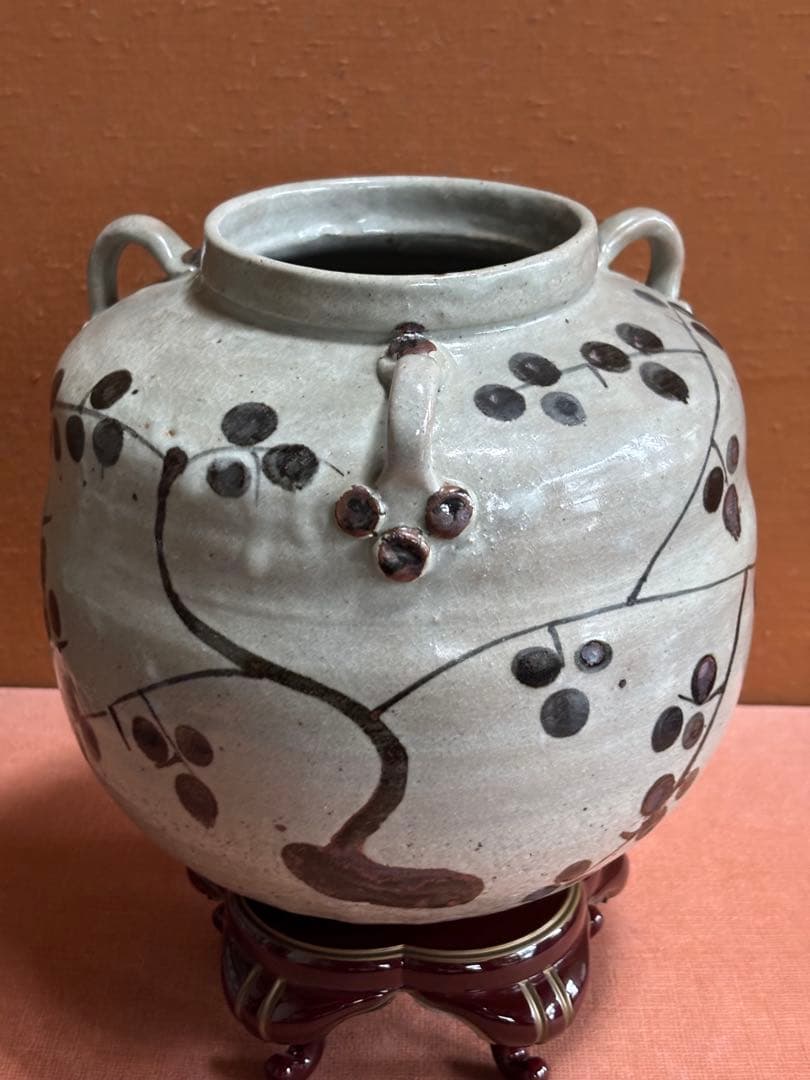 荒川豊蔵作絵唐津藁灰釉梅花三耳壺　唐津小十窯にて