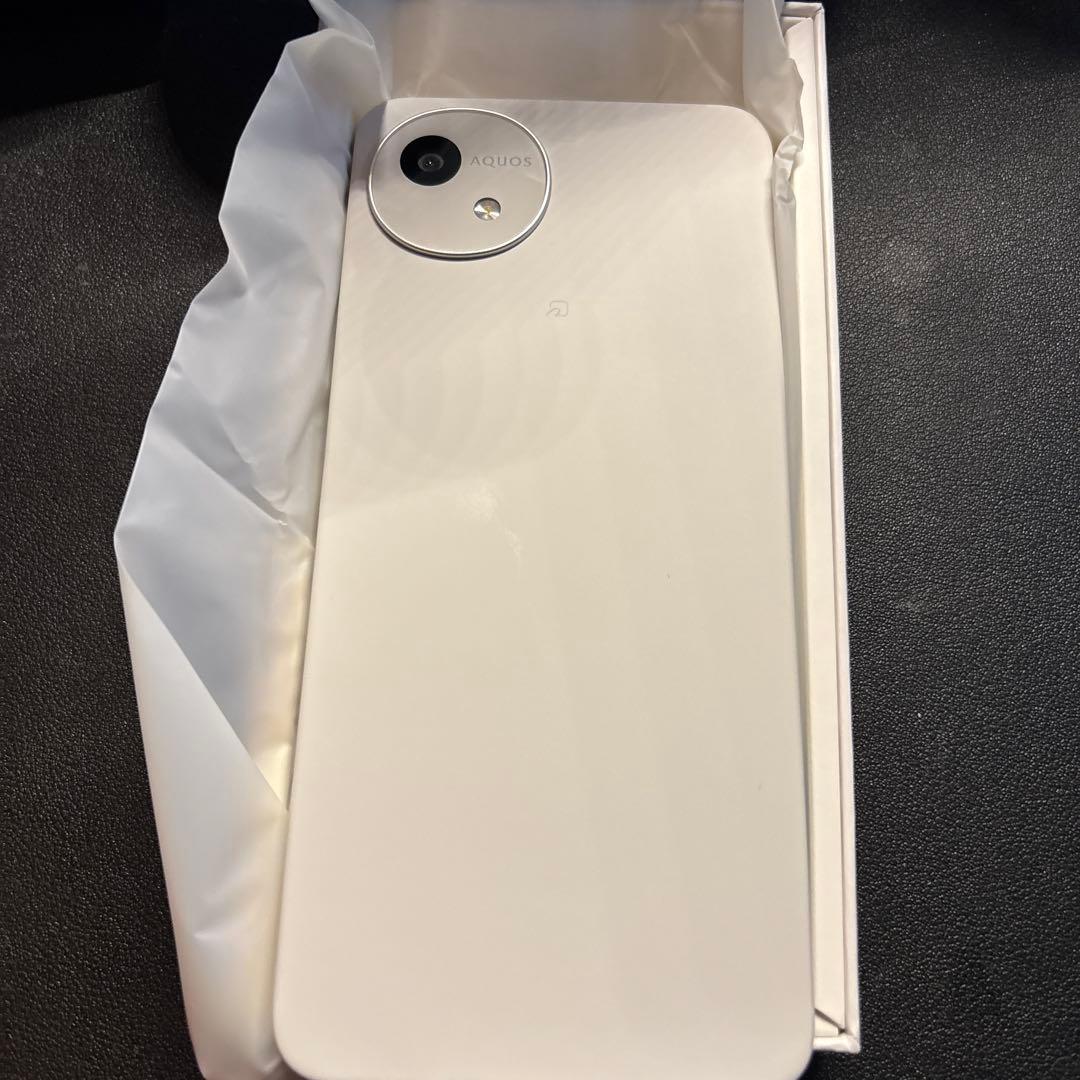 [未使用]【おまけ付き】SHARP AQUOS wish5 本体　白　YUKI