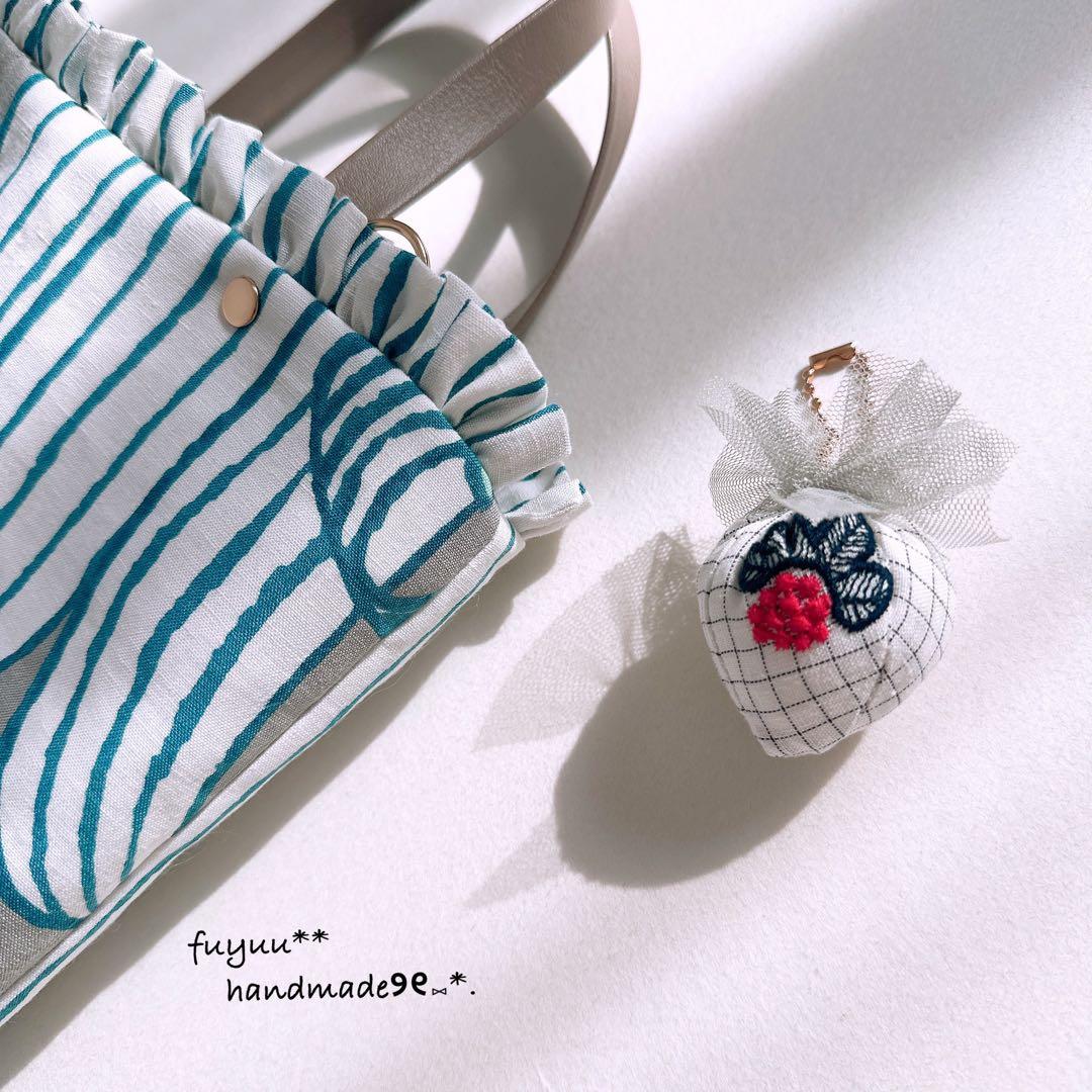 ハンドメイド♩控えめフリルのトートバッグ ミナペルホネン Swing チャーム付