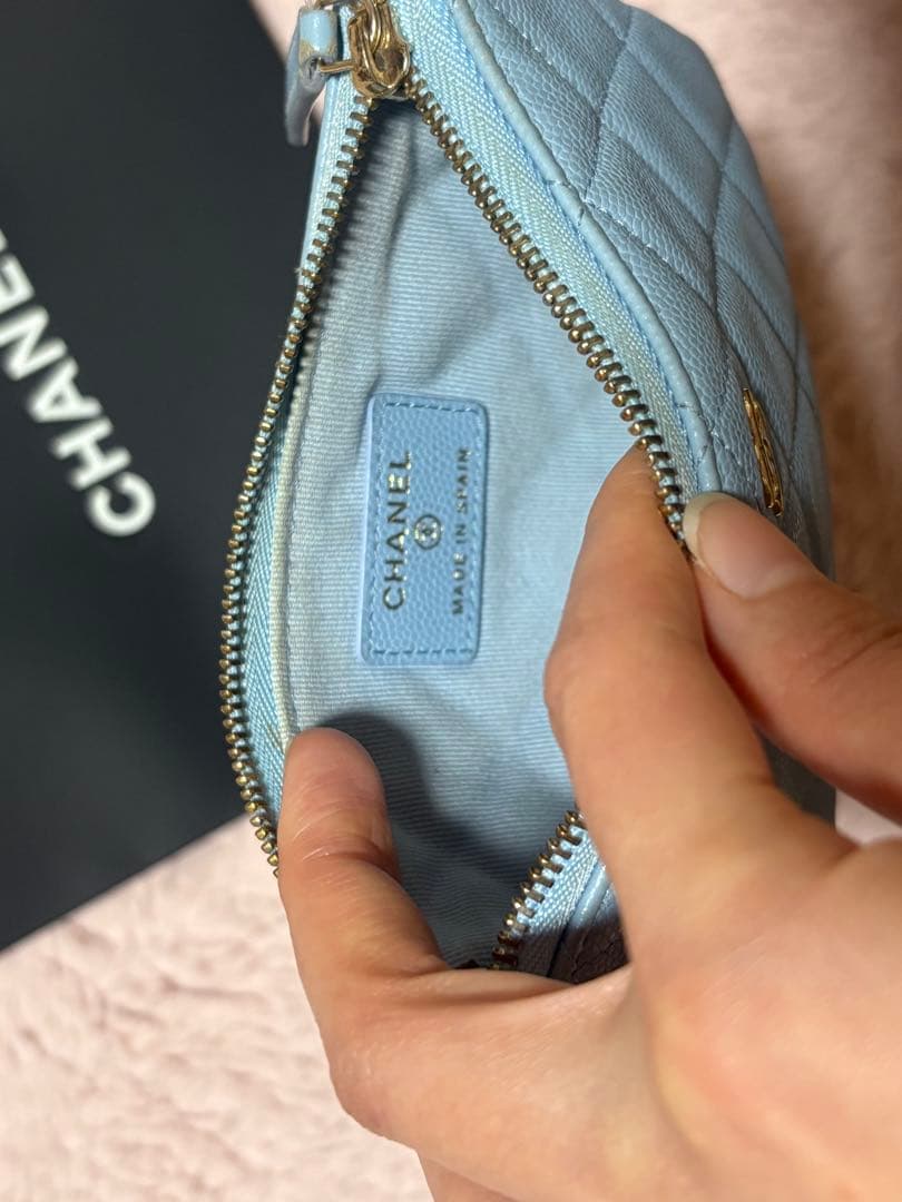 CHANEL ライトブルー ケース