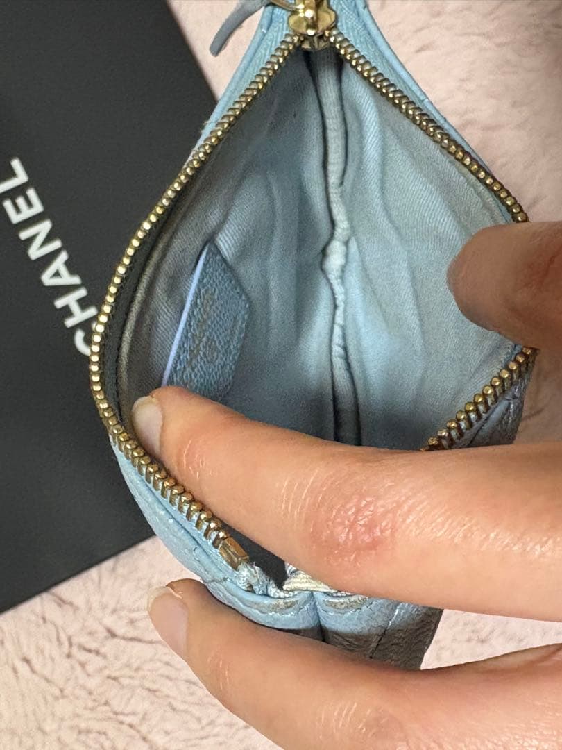 CHANEL ライトブルー ケース