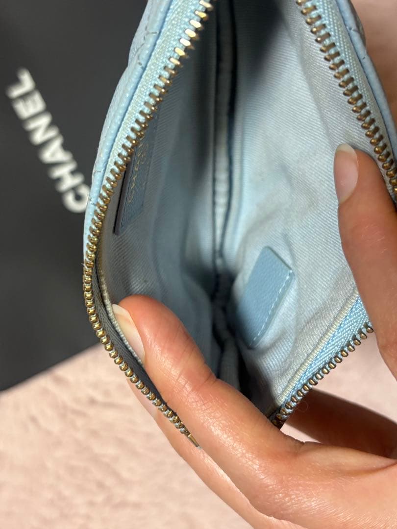 CHANEL ライトブルー ケース
