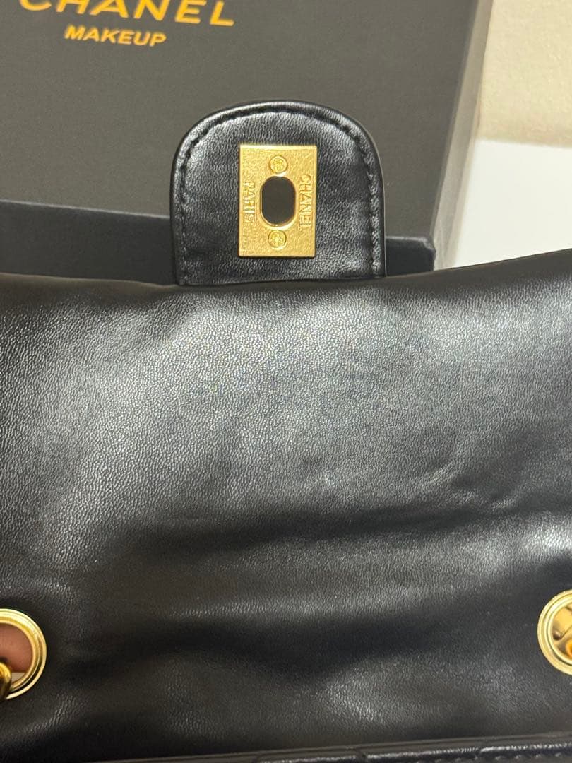 CHANEL MAKEUP キルティングショルダーノベルティ　ハートチェーン