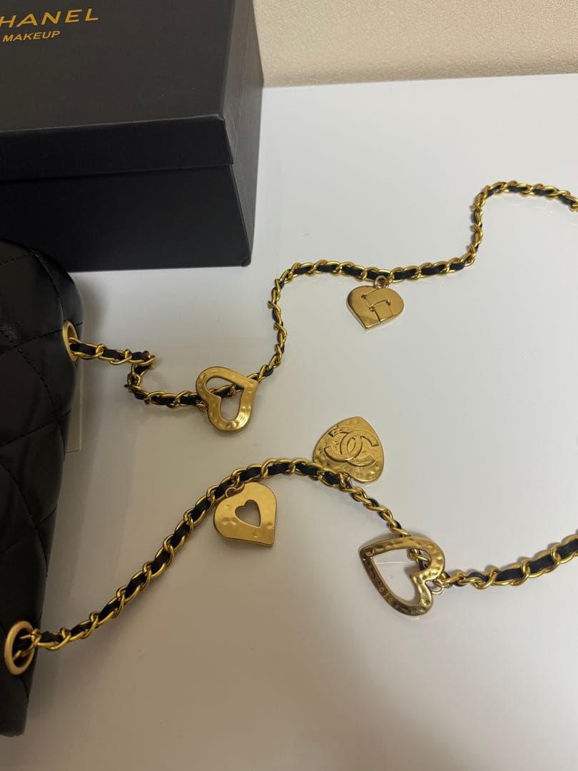 CHANEL MAKEUP キルティングショルダーノベルティ　ハートチェーン