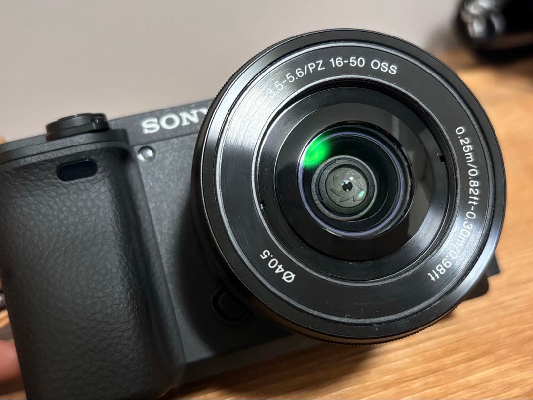 SONY α6400 デジタル一眼レフ ダブルズームレンズキット　バック付き