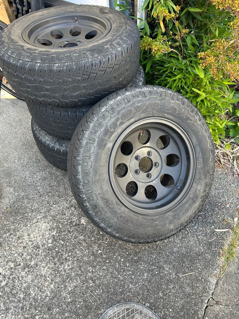 ホイール　16インチ　8J pcd114.3 5穴