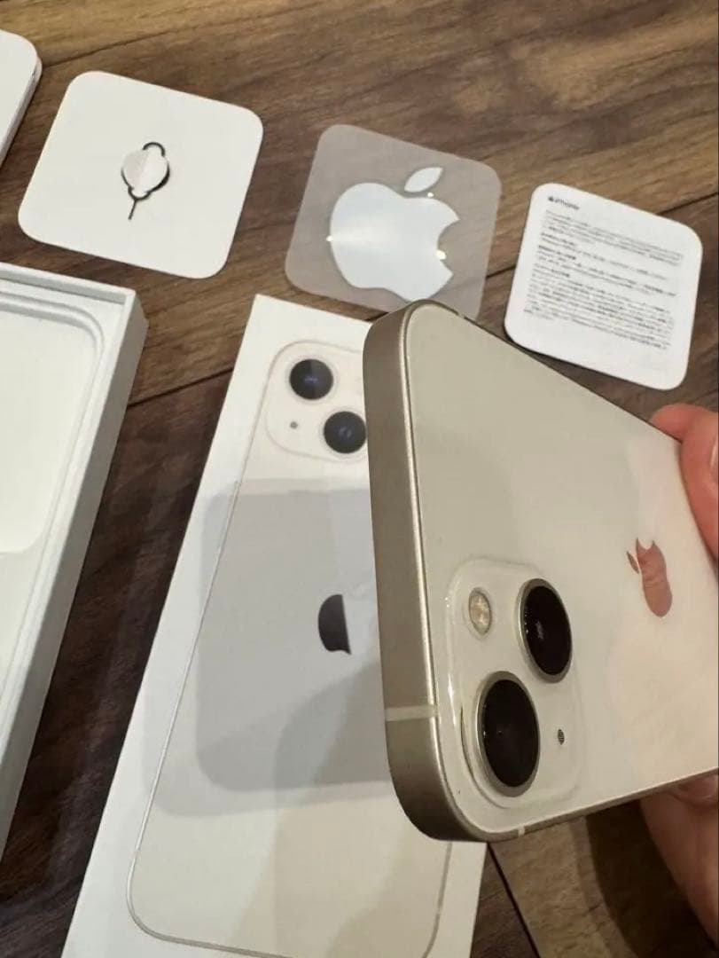 Apple iPhone 13 スターライト本体　256GB SIMフリー