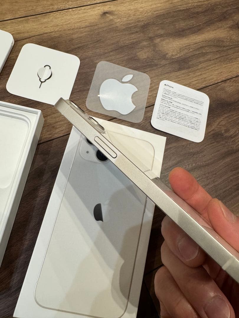 Apple iPhone 13 スターライト本体　256GB SIMフリー