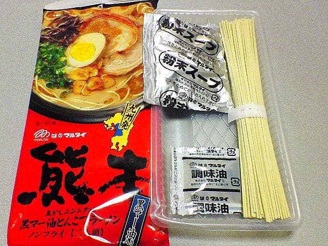 大特価￥19000　1食分￥158　マルタイ熊本黒マー油とんこつラーメン