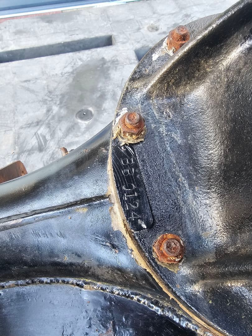 シボレーインパラ ホーシング デフです。