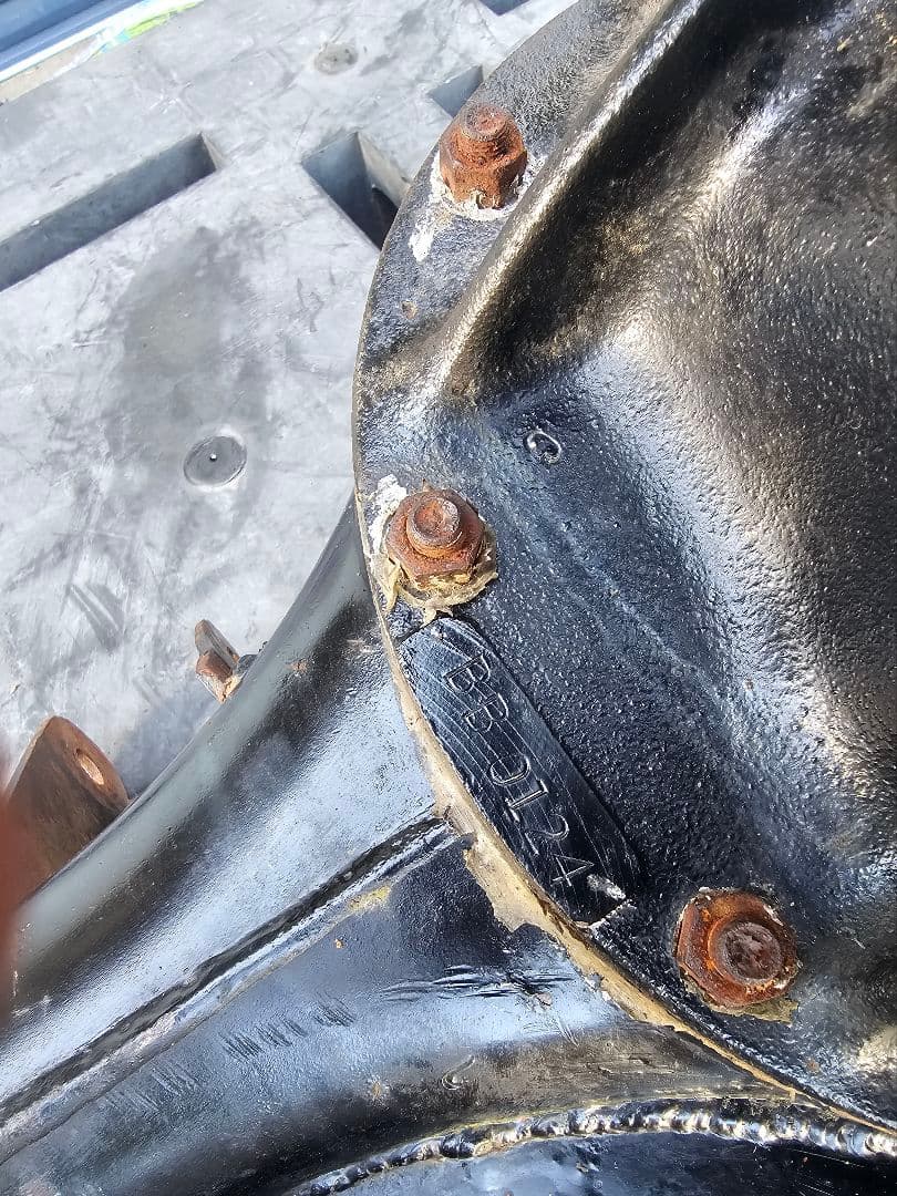 シボレーインパラ ホーシング デフです。