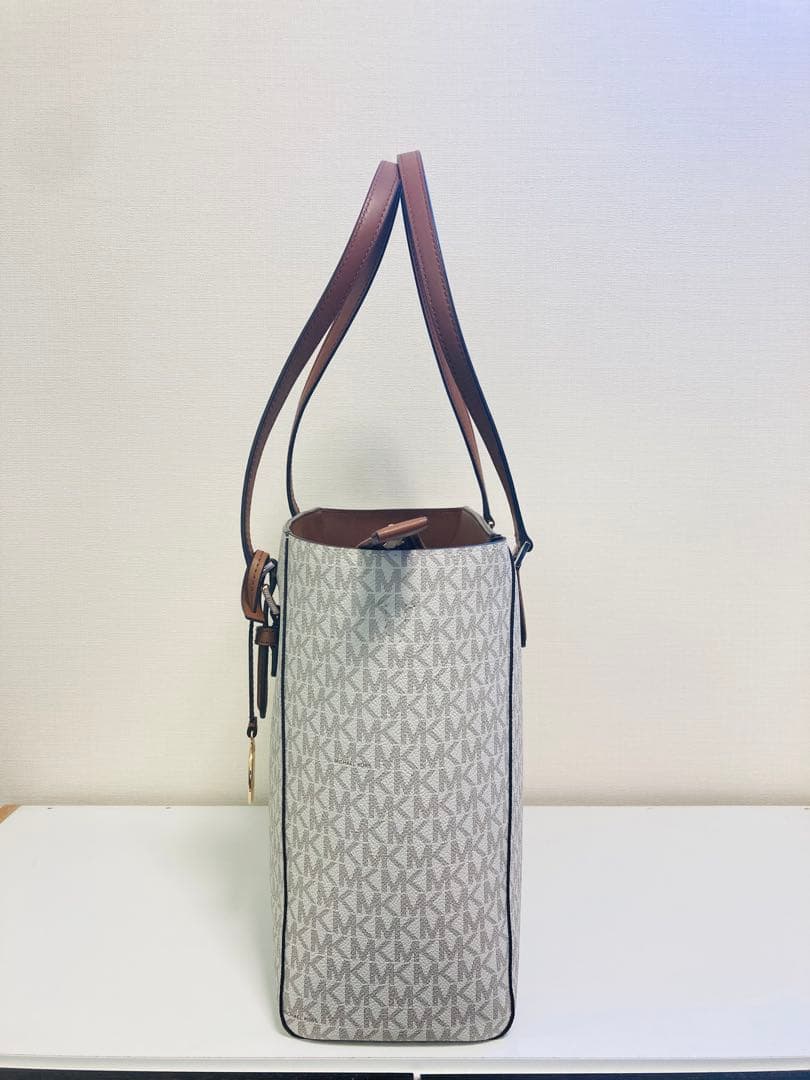 ああちゃん様MICHAEL KORS CHARLOTTEトートバッグのみ
