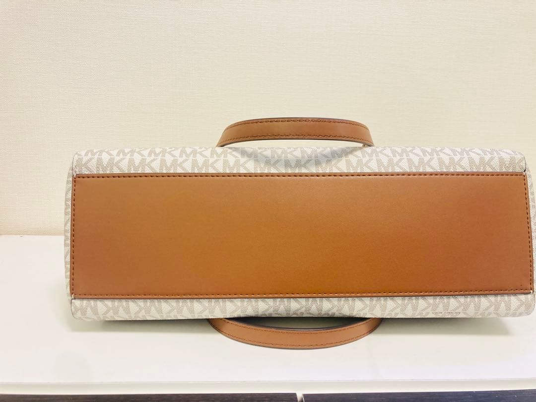 ああちゃん様MICHAEL KORS CHARLOTTEトートバッグのみ