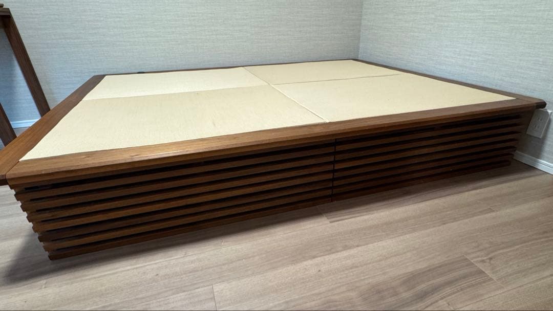 畳小上がり　飛騨フォレスト　無垢ウォールナットベッドフレーム　クイーンサイズ
