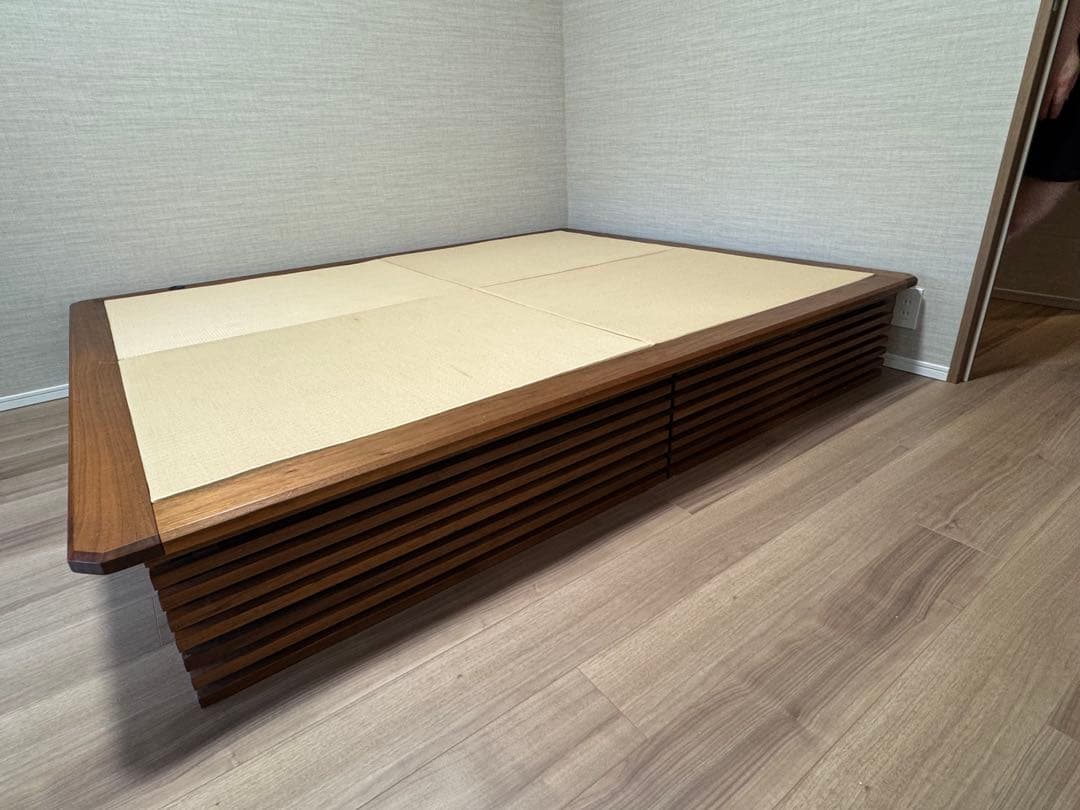 畳小上がり　飛騨フォレスト　無垢ウォールナットベッドフレーム　クイーンサイズ