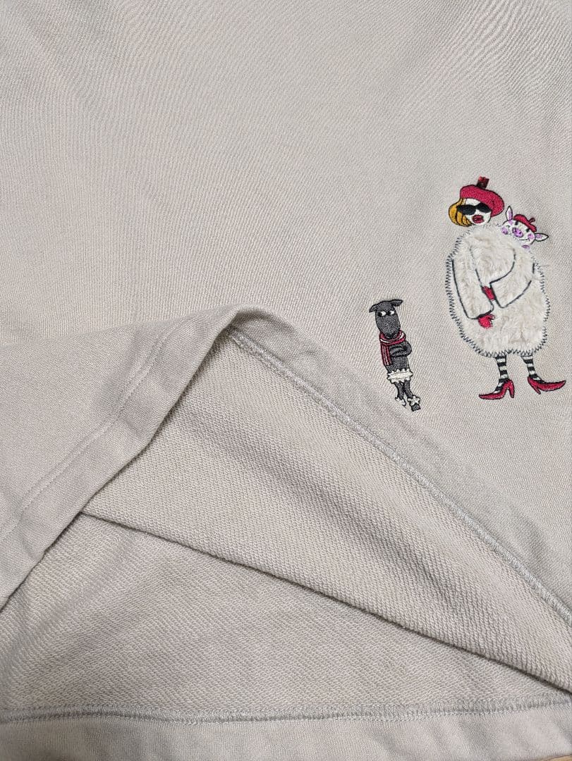 アルベロベロ♥️ぶたさん羊さん刺繍アップリケチュニック