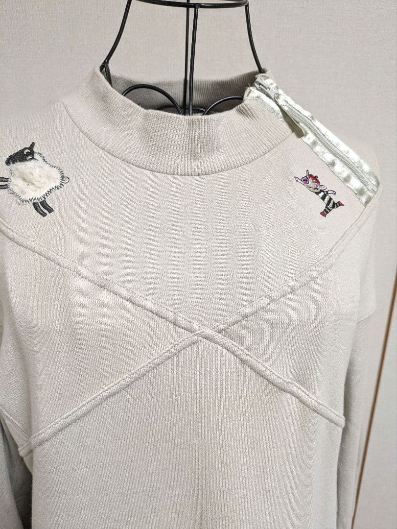 アルベロベロ♥️ぶたさん羊さん刺繍アップリケチュニック