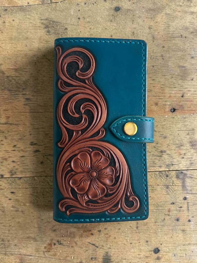 iPhone16用 手帳型ケース　 レザーカービング　オーシャンブルー